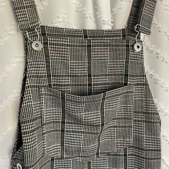 Super Cute Plaid Overalls Dress by H&M. Size 4 - Picture 3 of 8